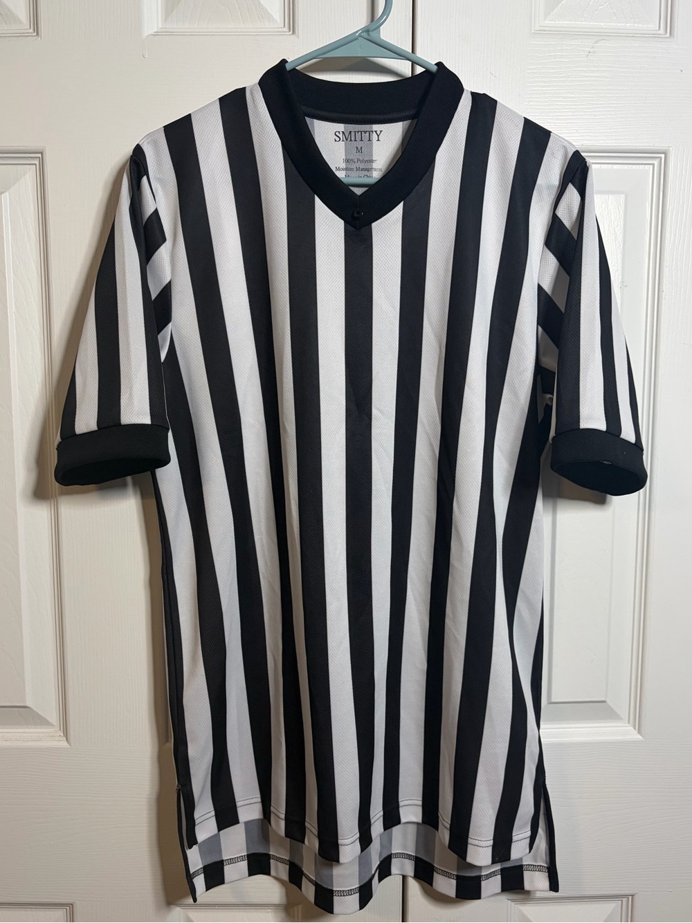 Men’s Black & White v neck Referee Stripe Short Sleeve Shirt medium by smitty